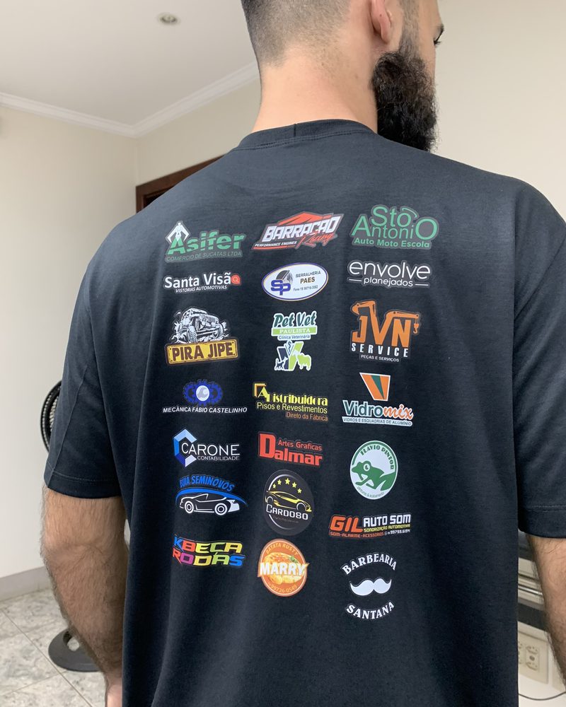 Camiseta com patrocinadores